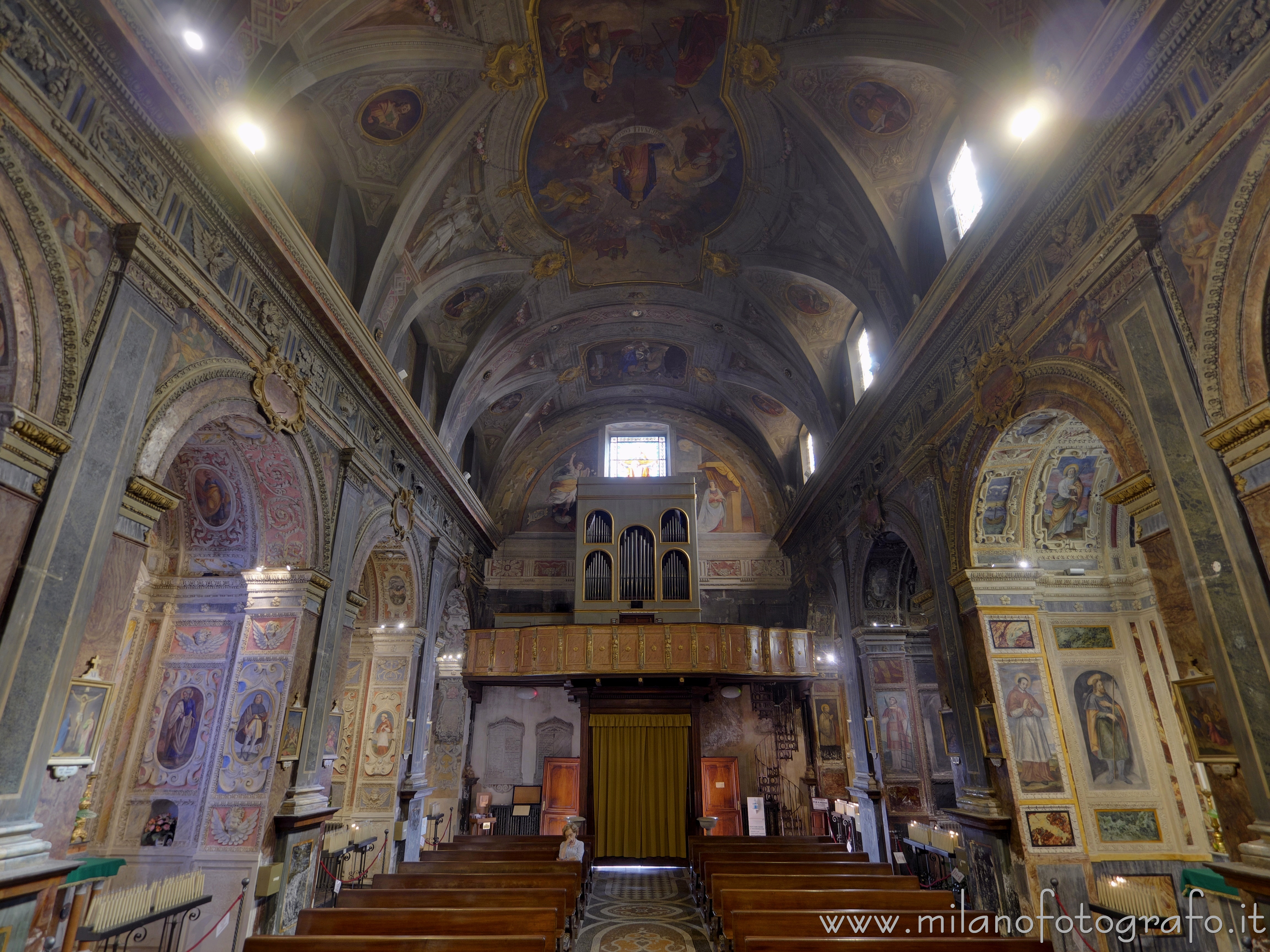 Biella - Navata della Chiesa della Santissima Trinità